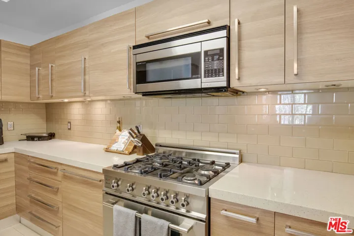 855 N Croft Avenue 206, West Hollywood, California 90069