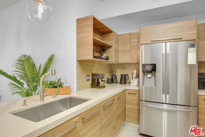 855 N Croft Avenue 206, West Hollywood, California 90069