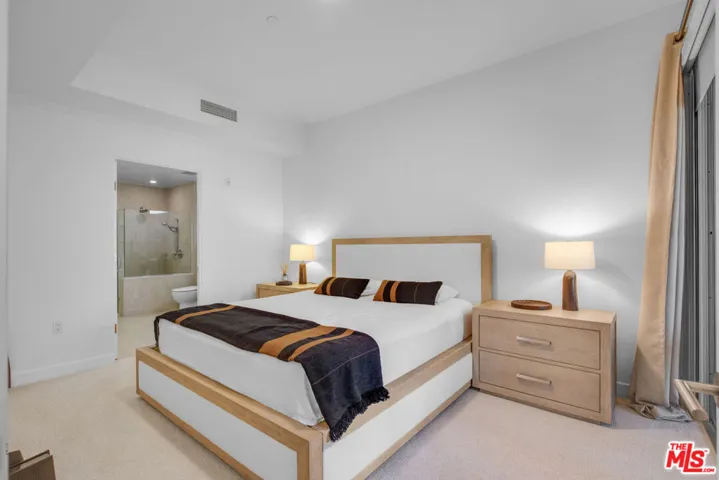855 N Croft Avenue 206, West Hollywood, California 90069