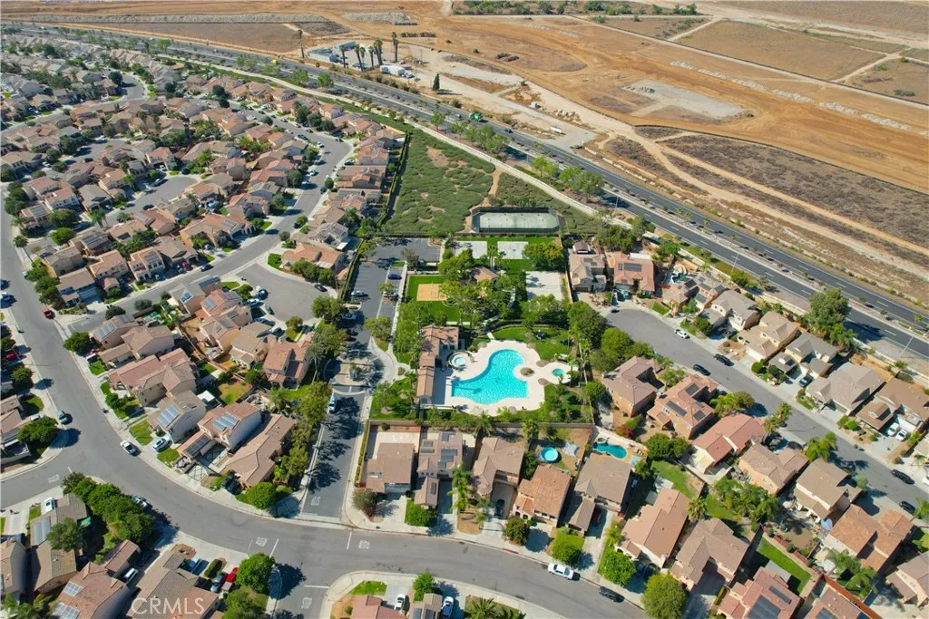 community recreation area; pool, jacuzzi, tennis, playground, volleyball, bbq