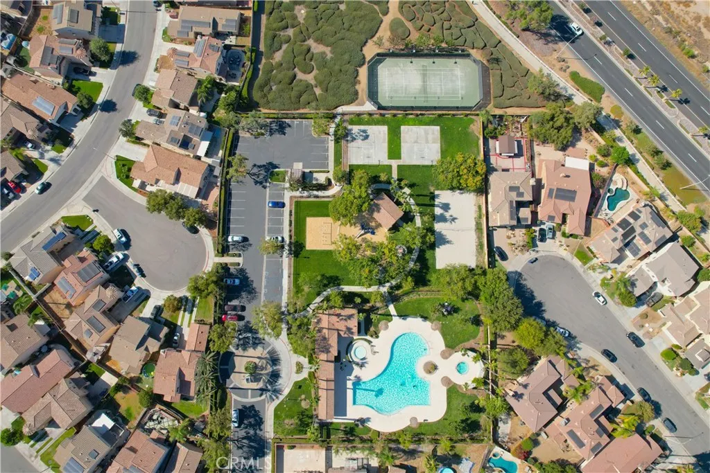 community recreation area; pool, jacuzzi, tennis, playground, volleyball, bbq