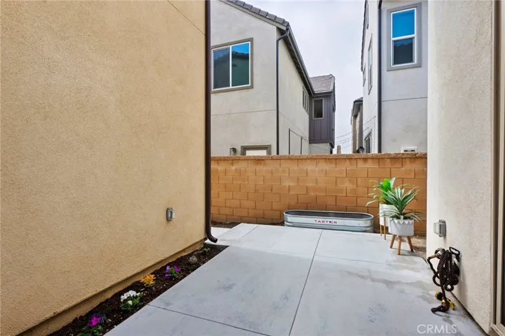 16008 Jamie Lane 10, Fontana, California 92336