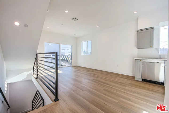 11443 Hatteras Street, North Hollywood, California 91601