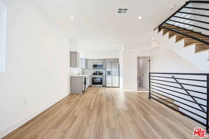 11443 Hatteras Street, North Hollywood, California 91601