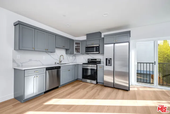 10801 Kling Street, Toluca Lake, California 91602