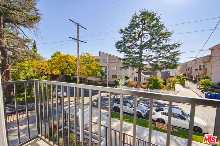 10801 Kling Street, Toluca Lake, California 91602