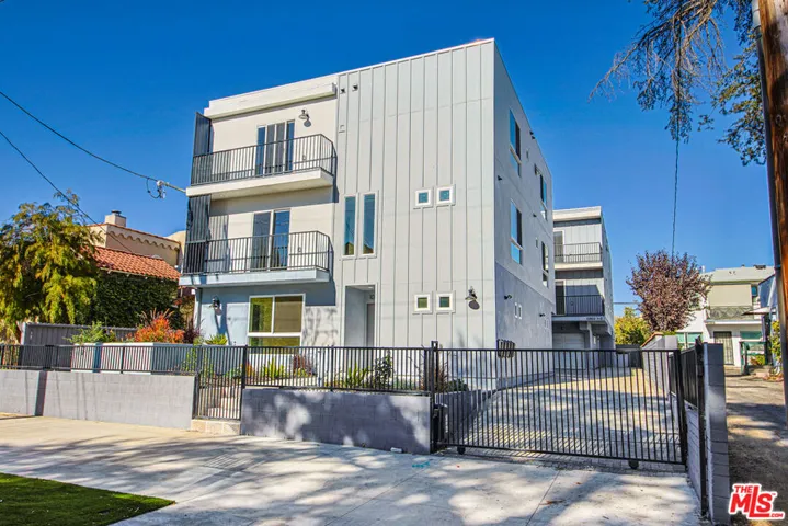 10801 Kling Street, Toluca Lake, California 91602