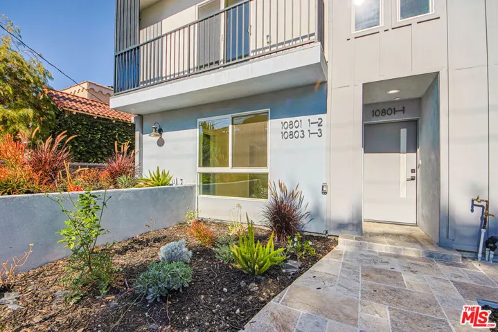 10801 Kling Street, Toluca Lake, California 91602