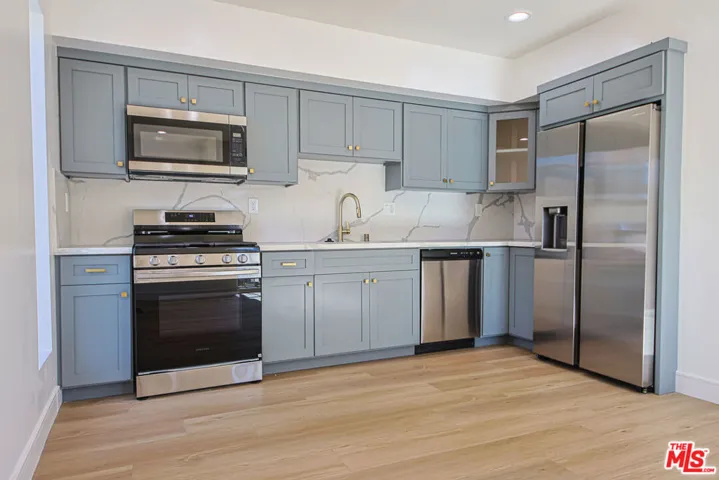 10801 Kling Street, Toluca Lake, California 91602