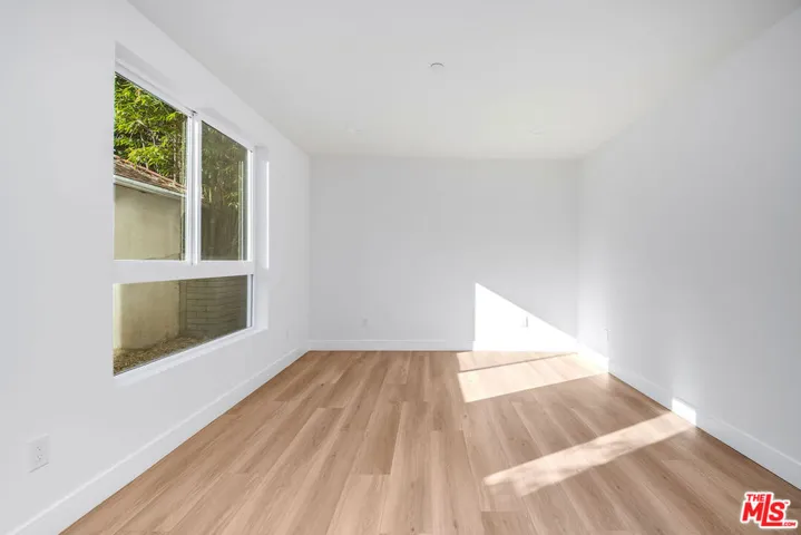 10801 Kling Street, Toluca Lake, California 91602