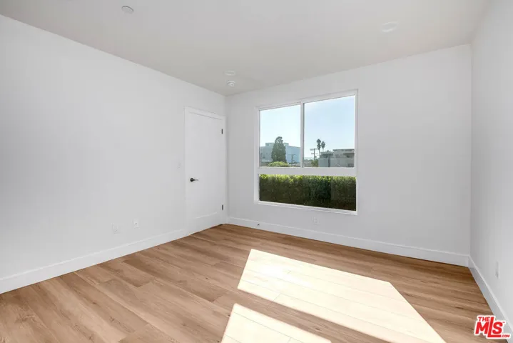 10801 Kling Street, Toluca Lake, California 91602