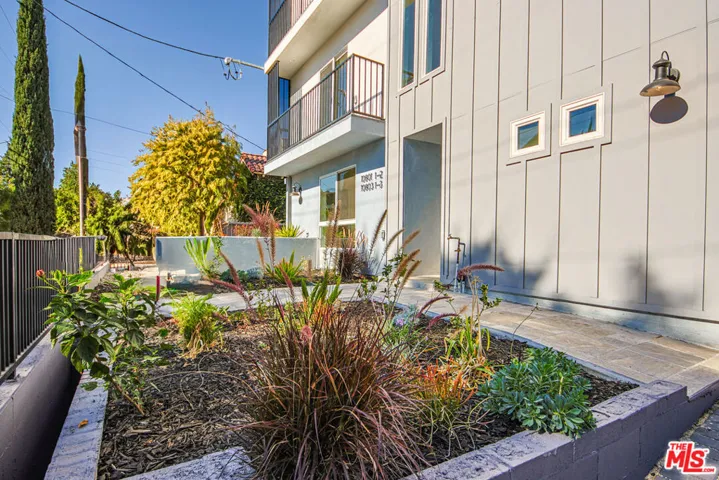 10801 Kling Street, Toluca Lake, California 91602