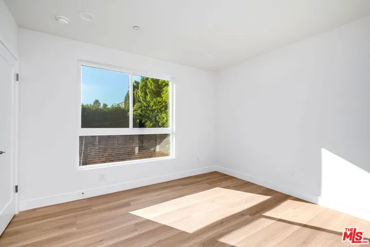 10801 Kling Street, Toluca Lake, California 91602