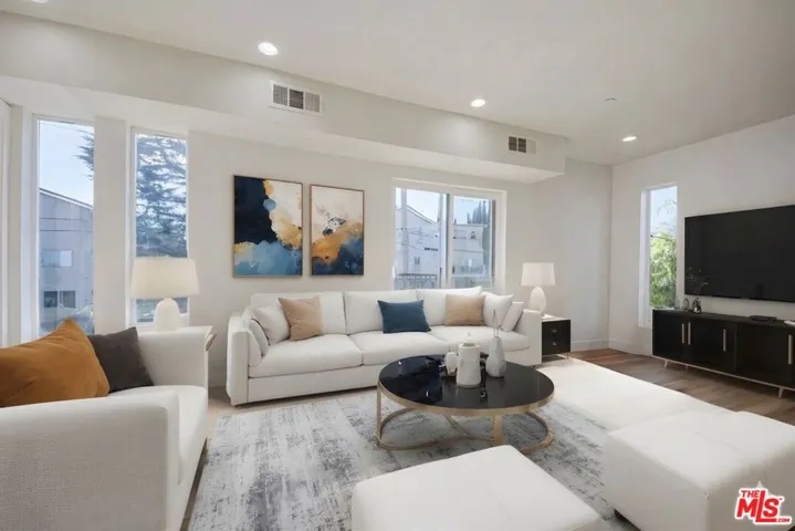 10801 Kling Street, Toluca Lake, California 91602