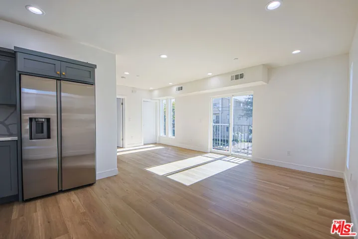 10801 Kling Street, Toluca Lake, California 91602
