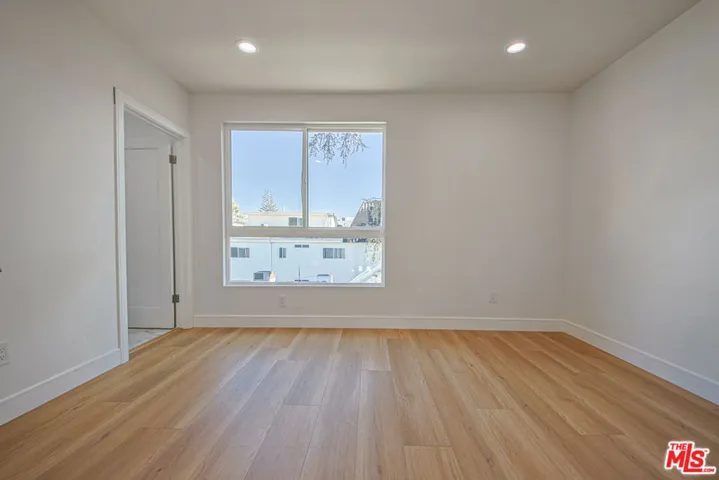 10801 Kling Street, Toluca Lake, California 91602