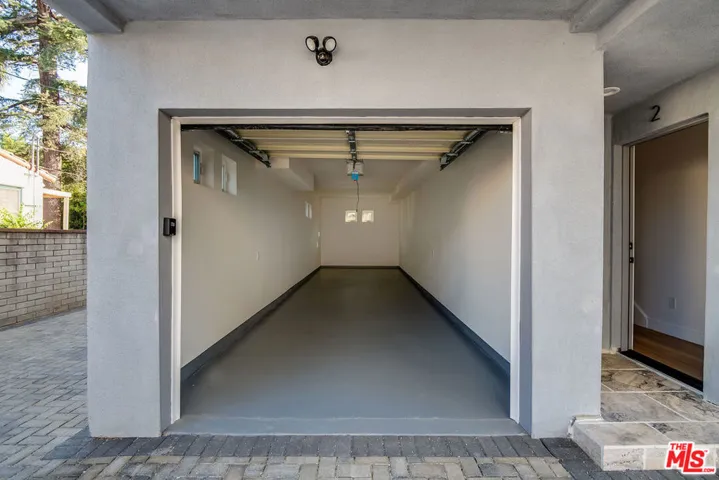 10801 Kling Street, Toluca Lake, California 91602