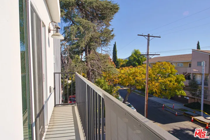 10801 Kling Street, Toluca Lake, California 91602