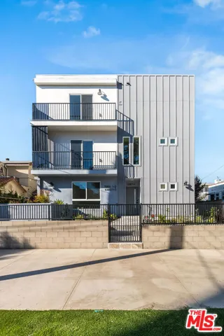 10801 Kling Street, Toluca Lake, California 91602