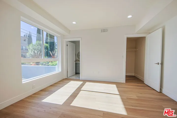 10801 Kling Street, Toluca Lake, California 91602