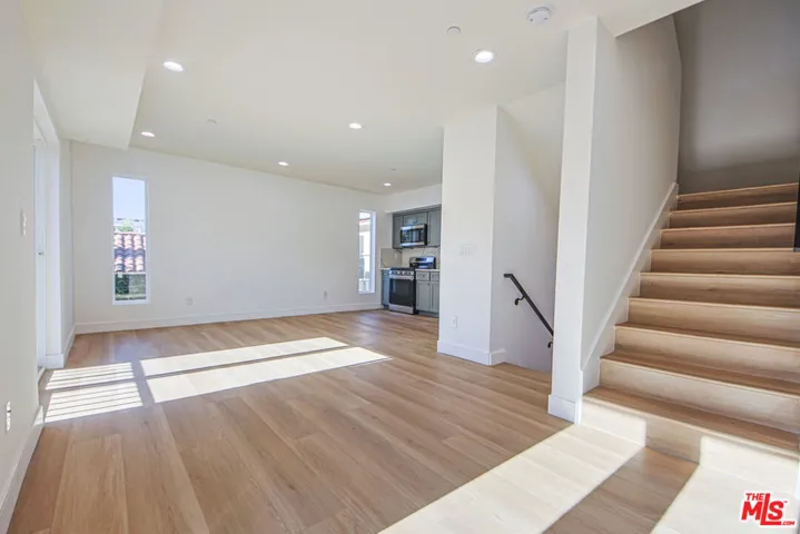 10801 Kling Street, Toluca Lake, California 91602
