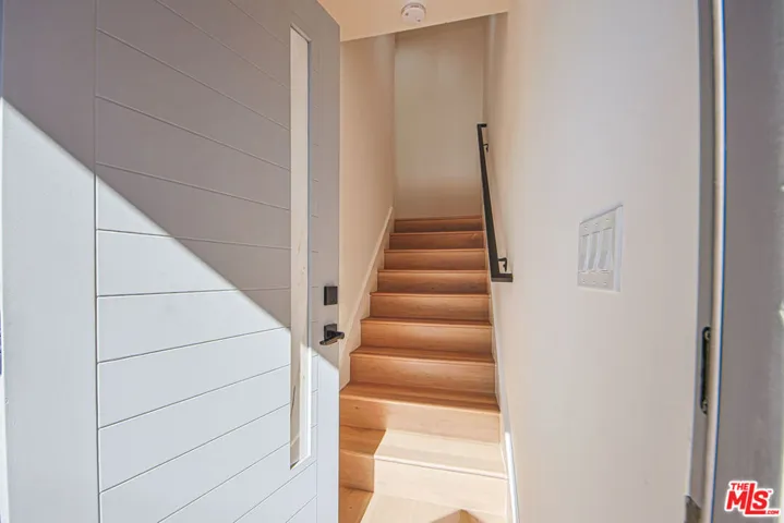 10801 Kling Street, Toluca Lake, California 91602