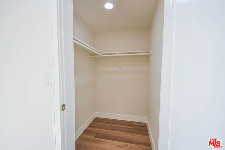 10801 Kling Street, Toluca Lake, California 91602