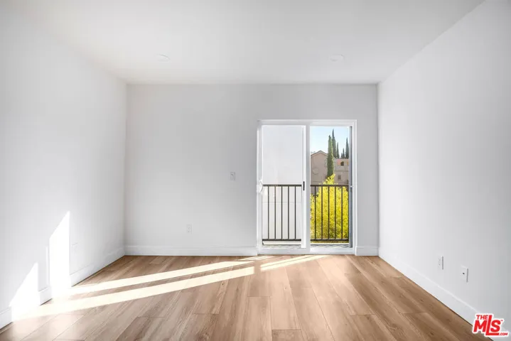 10801 Kling Street, Toluca Lake, California 91602