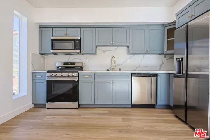 10801 Kling Street, Toluca Lake, California 91602