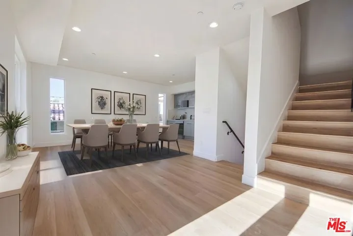 10801 Kling Street, Toluca Lake, California 91602