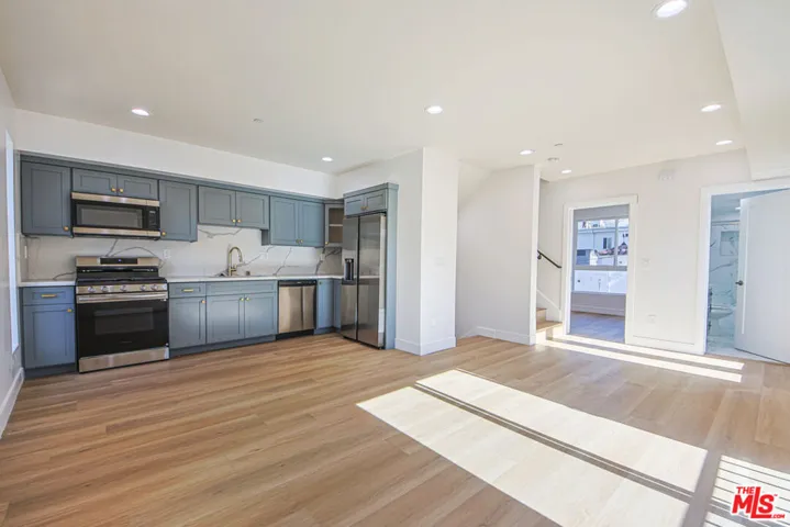 10801 Kling Street, Toluca Lake, California 91602
