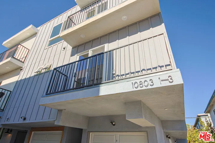 10801 Kling Street, Toluca Lake, California 91602