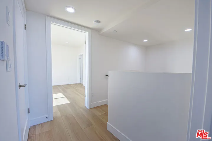 10801 Kling Street, Toluca Lake, California 91602