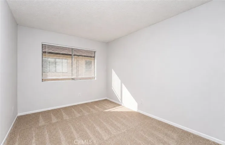 1126 W Calle De La Luna # 4, Azusa, California 91702