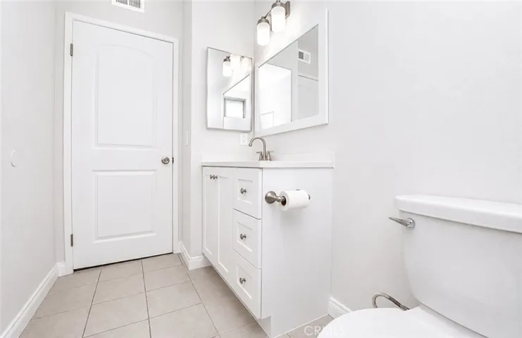 1126 W Calle De La Luna # 4, Azusa, California 91702