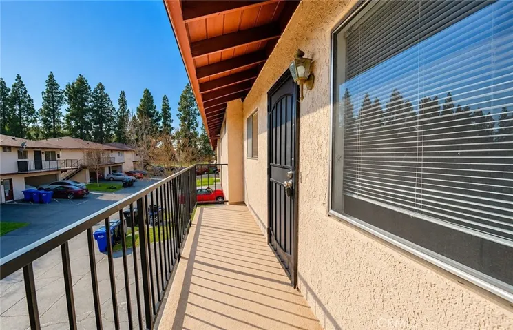 1126 W Calle De La Luna # 4, Azusa, California 91702