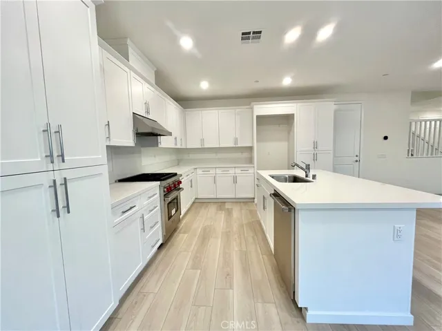 27260 Debut Place, Valencia, California 91381