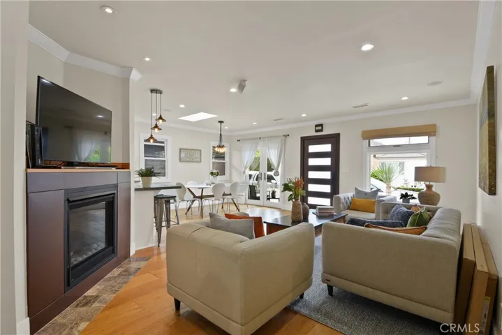 264 Tivoli, Long Beach, California 90803