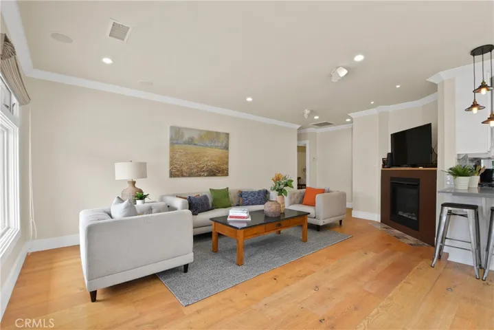 264 Tivoli, Long Beach, California 90803
