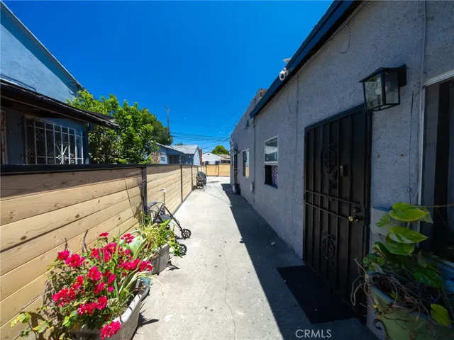 9104 S Main, Los Angeles, California 90003