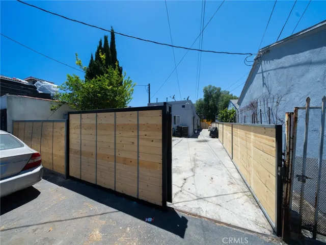 9104 S Main, Los Angeles, California 90003