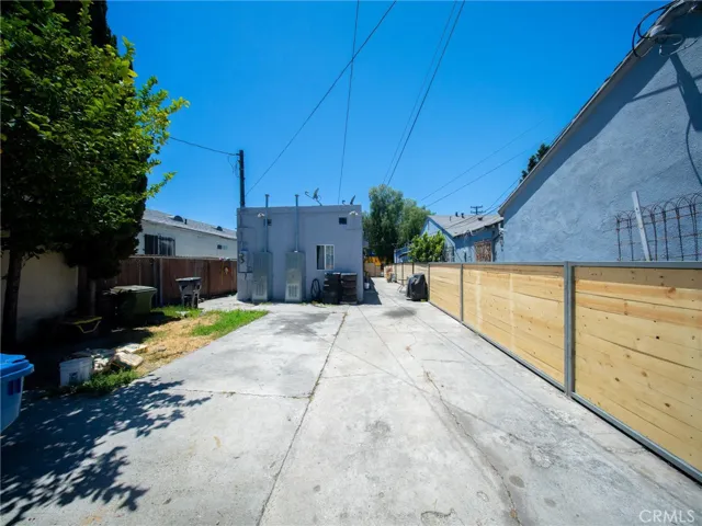 9104 S Main, Los Angeles, California 90003