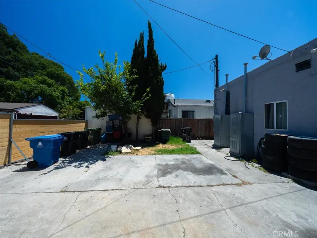 9104 S Main, Los Angeles, California 90003