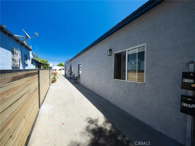 9104 S Main, Los Angeles, California 90003