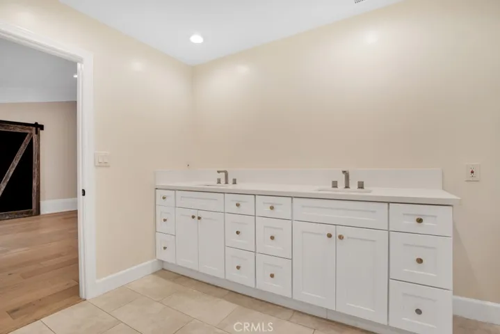 23450 Park Hermosa, Calabasas, California 91302