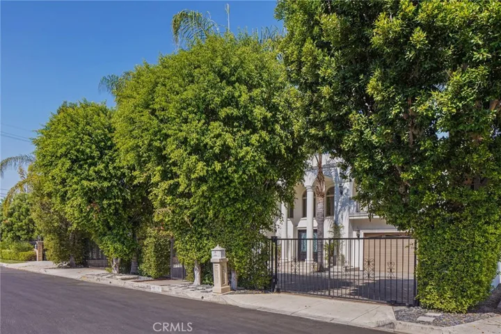 16459 Otsego Street, Encino, California 91436