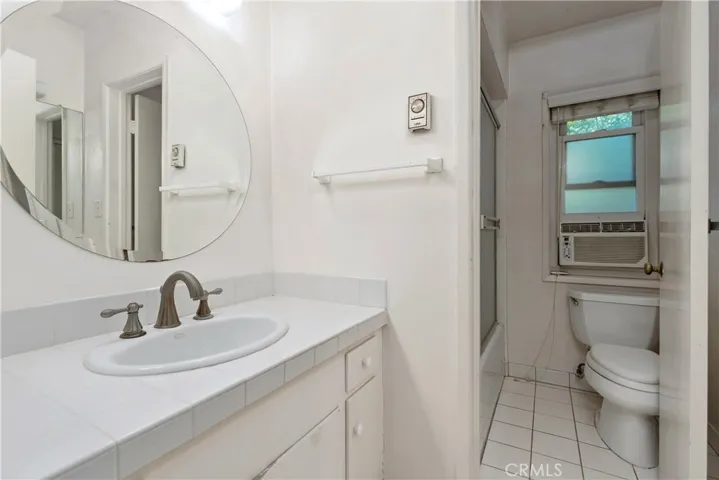 Full bath upstairs.