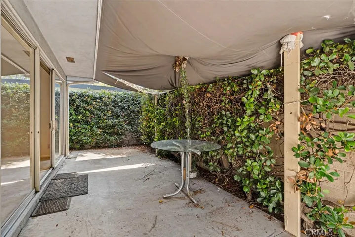 Make this your charming patio!