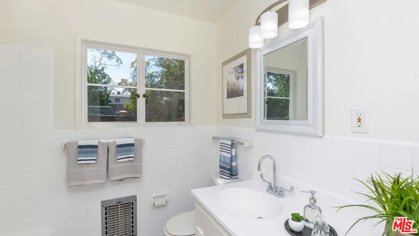 Reglazed full bathroom