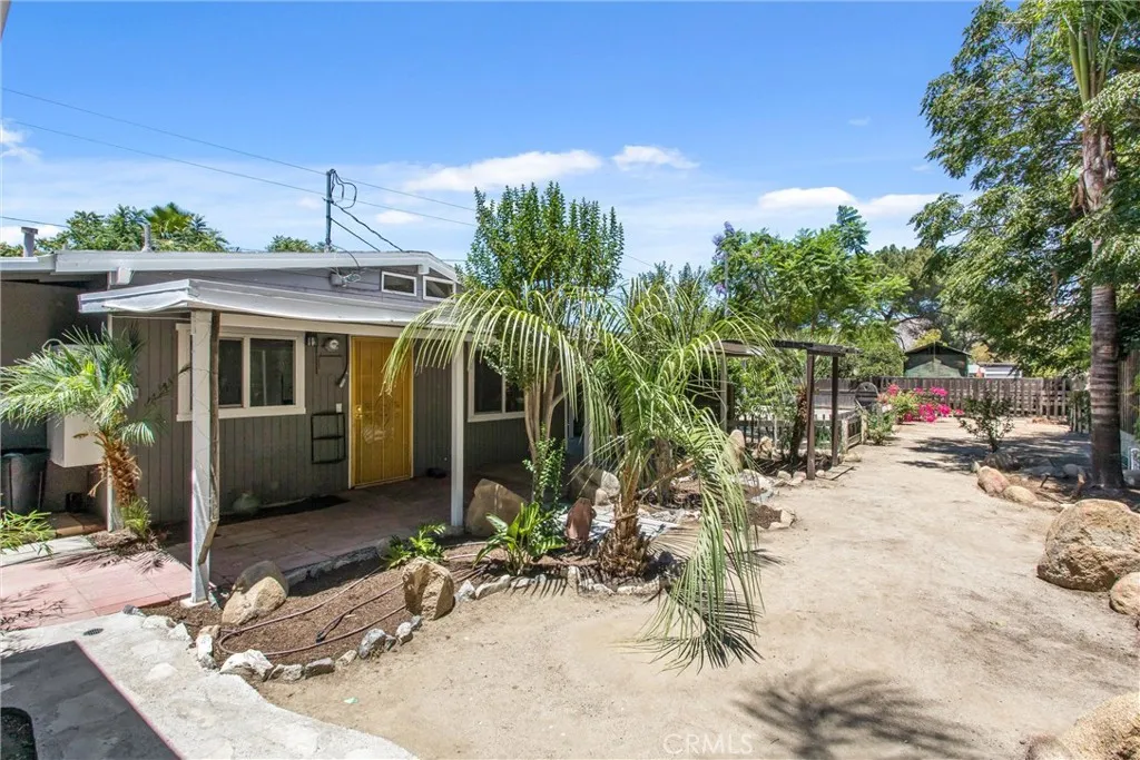 Rear patio off of kitchen